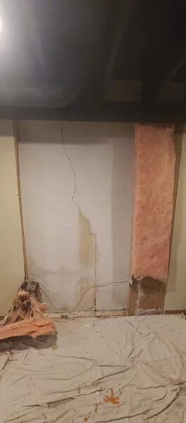 Foundation Wall Cracks 1 Vertical leaking basement wall crack